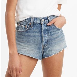 Levi’s 501 shorts new with tag!!